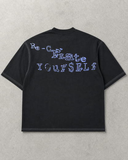 
Schwarzes Recreate Yourself Tee von hinten mit großem Re-Create Yourself Schriftzug